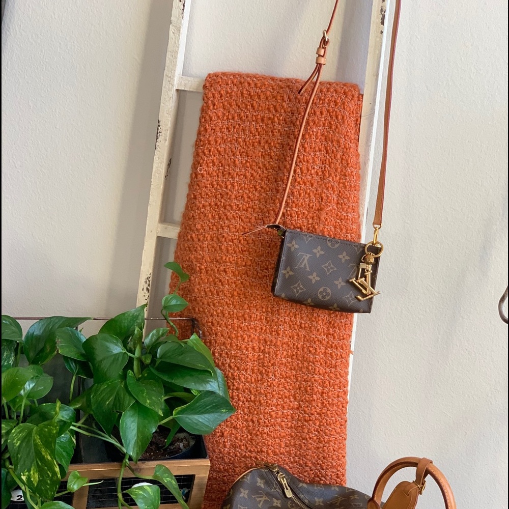 ⏰Louis Vuitton Toiletry 15 w/LV strap - Picture 10 of 16